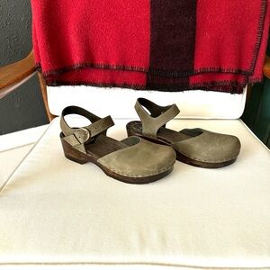 NWOT Sven green leather Mary Jane clog sandals sz 37/6.5-7women's